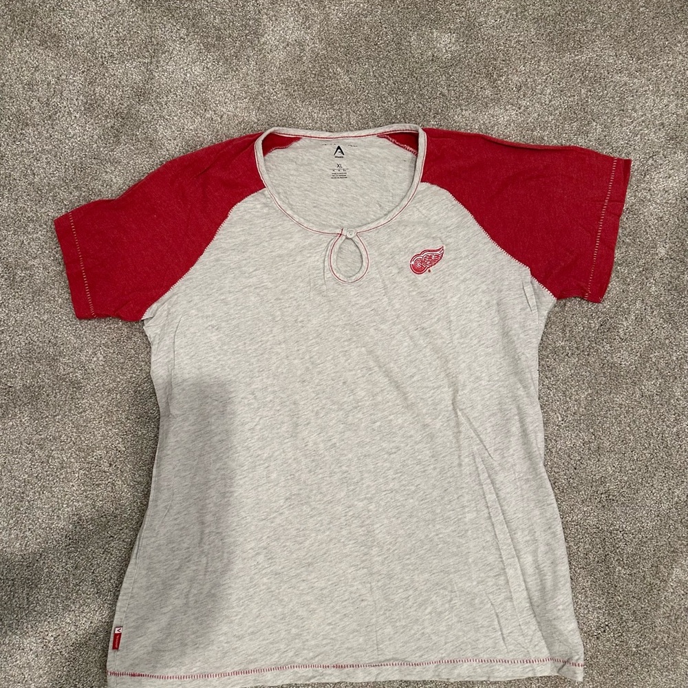 Antigua Women's Red and Gray T-Shirt Detroit Red Wings NWOT